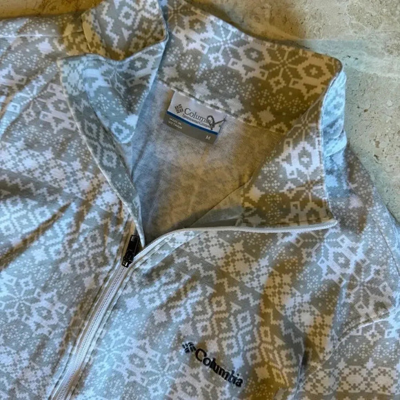 Columbia Long Sleeve 1/2 Zip T-shirt/ sweatshirt size medium - Picture 3 of 3